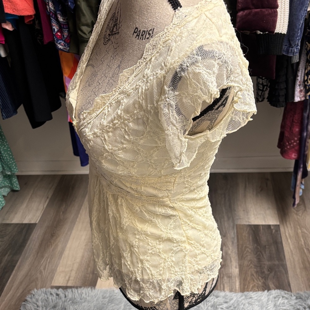 Rare Y2K Lace V-Neck Blouse - Picture 4 of 16